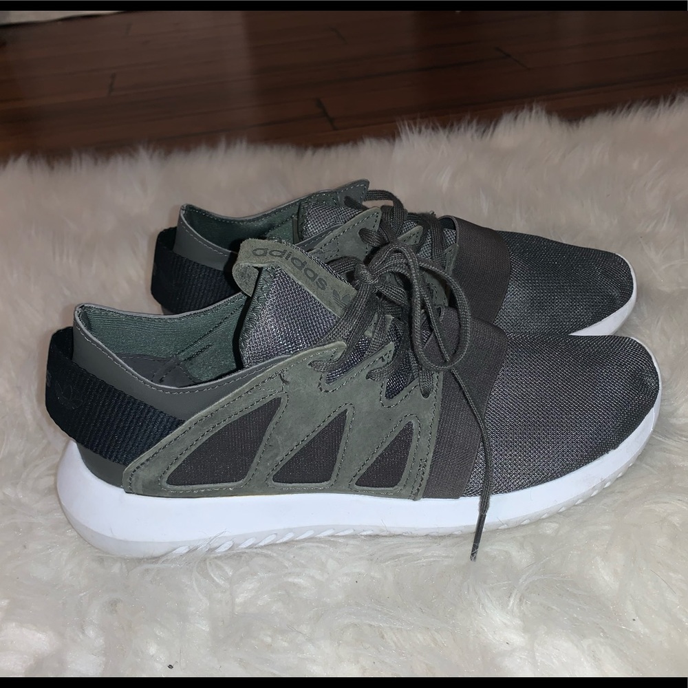 Adidas tubular Sneakers!